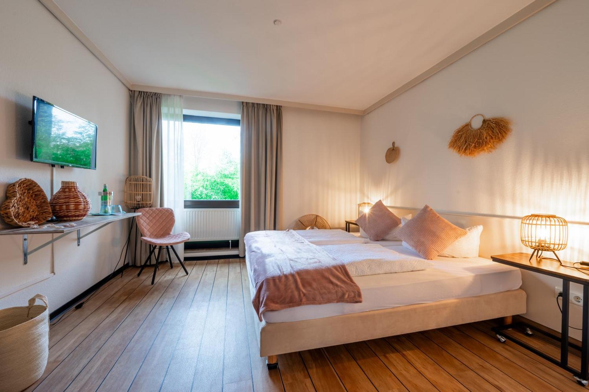Hotel Waldkur Leer Extérieur photo